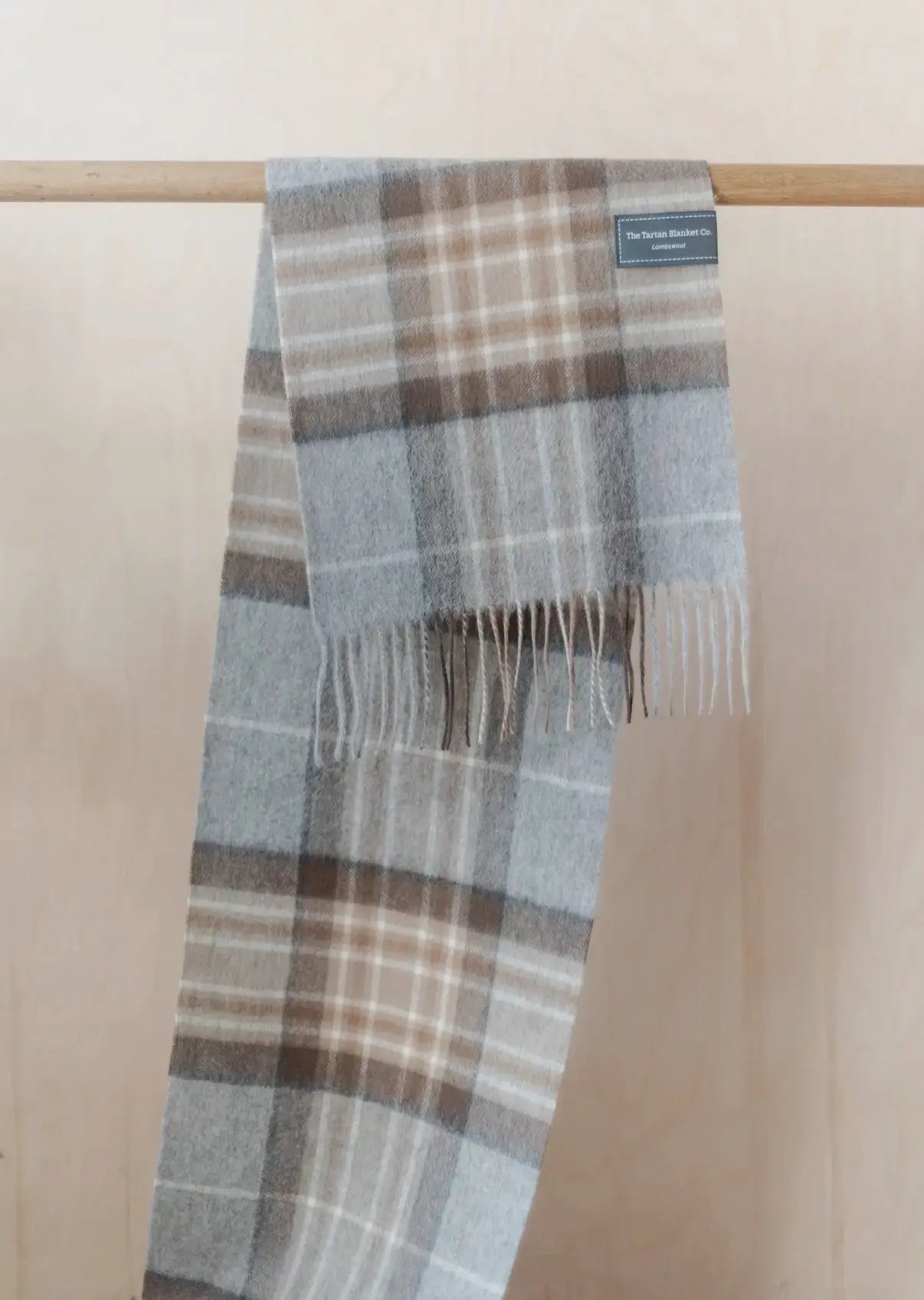Écharpe en laine d’agneau – Carreaux Brume Taupe - Lagom cadeaux